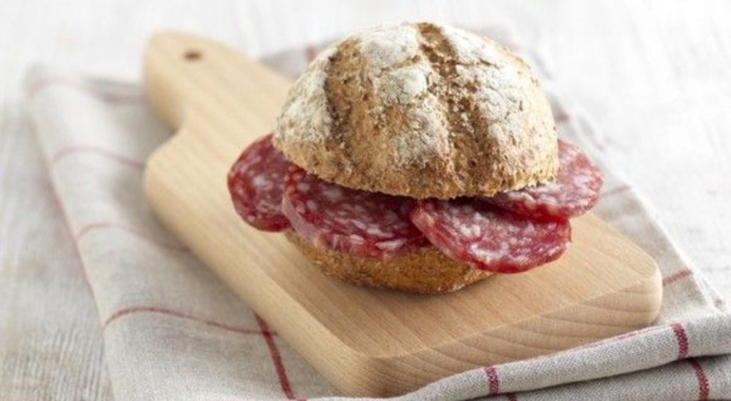 Quattro cibi da consumare con prudenza: scopri quali evitare per una dieta sana!