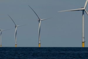 La corte permette ripresa del progetto eolico al largo del Massachusetts bloccato da Trump.