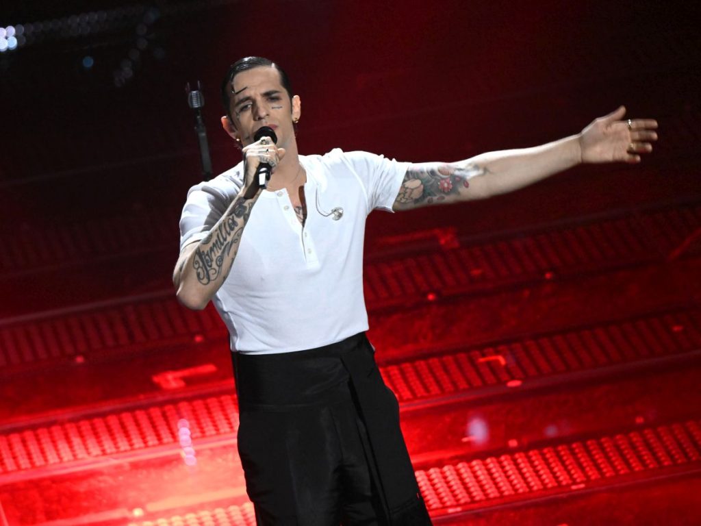 Sanremo 2026, Achille Lauro co-conduttore della seconda serata: novità sorprendenti