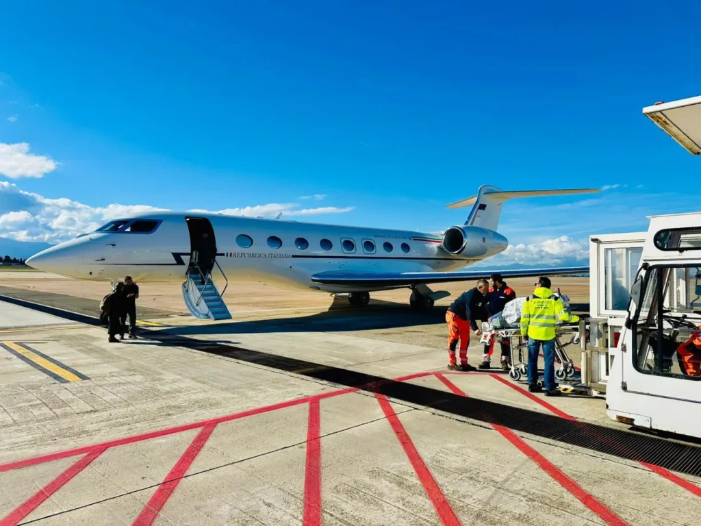 Neonato in pericolo: salvato dall’Aeronautica Militare da Taormina a Roma in emergenza