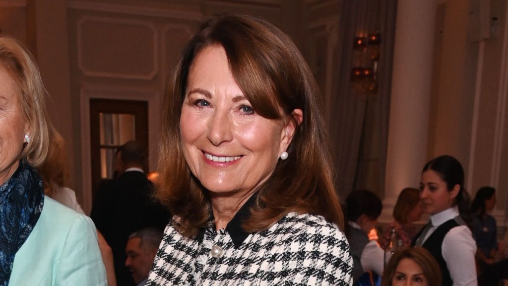 Eleganza senza tempo: la giacca a quadri di Carole Middleton per un compleanno indimenticabile.