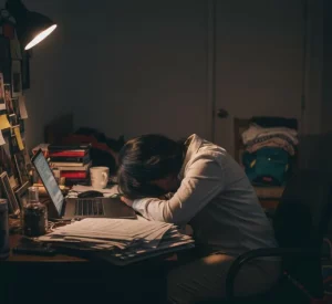 Burnout Femminile: Cos’è, Perché Succede e Come Affrontarlo