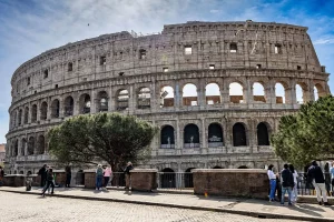 Roma lancia il programma ‘Giovani 2030’ per un futuro migliore e inclusivo.