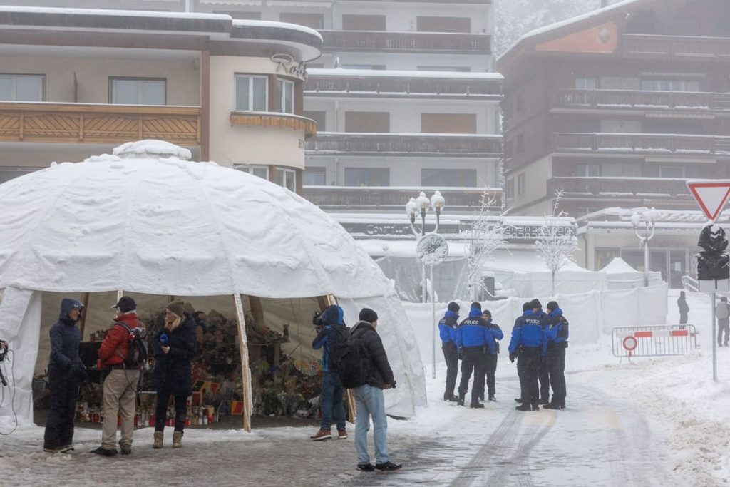 Crans Montana: la vicesindaca si scusa per i controlli insufficienti sulla sicurezza.