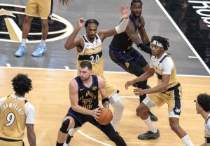 Luka Doncic infuoca i Lakers, Jokic torna e guida Denver al successo.
