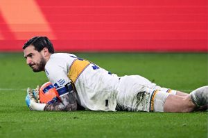 Lecce blocca la Juventus 1-1; Falcone para un rigore a David.