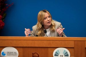 Meloni: “Niente azioni Usa in Groenlandia, importante dialogo Ue-Russia sull’Ucraina”