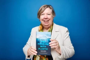 Inquinamento da plastica: serve intervento urgente, avverte l’autrice Judith Enck