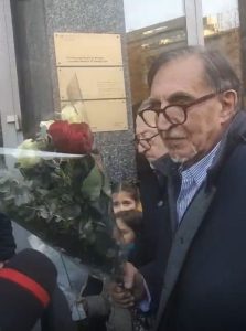 La Russa in omaggio alle vittime della tragedia di Crans Montana a Milano.