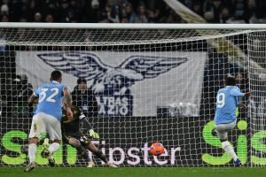 Olimpico in fiamme: Lazio e Fiorentina, finale 2-2 tra rigori e polemiche.
