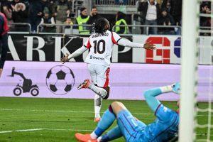 Leao guida il Milan alla vittoria a Cagliari: 3 punti fondamentali conquistati.