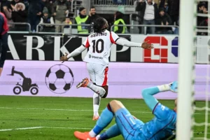 Leao guida il Milan alla vittoria a Cagliari: 3 punti fondamentali conquistati.