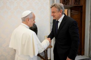 Papa Leone XIV incontra Bernhard Scholz, presidente del Meeting di Rimini. Incontro storico.