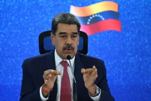 Caracas: Maduro accusa gli USA di gravissima aggressione dopo forti esplosioni.