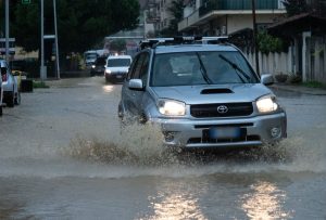 Maltempo in Calabria: allerta rossa, scuole chiuse a Reggio, modifiche ai treni.