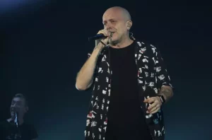 Max Pezzali ospite fisso a Sanremo 2026: presente in tutte e cinque le serate
