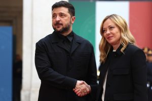 Meloni esprime dispiacere per le dichiarazioni di Zelensky riguardo all’Europa.