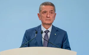 Tecnologia e geopolitica rallentano l’economia italiana: l’impatto dei dazi Usa