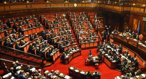 Metal detector nelle scuole: Valditara assicura sicurezza per studenti e docenti a febbraio.