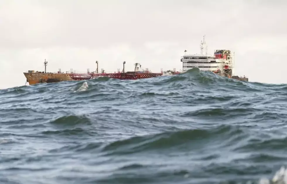 USA sequestrano petroliera russa “Marinera” nell’Atlantico; fermata anche la “Sophia” nei Caraibi.