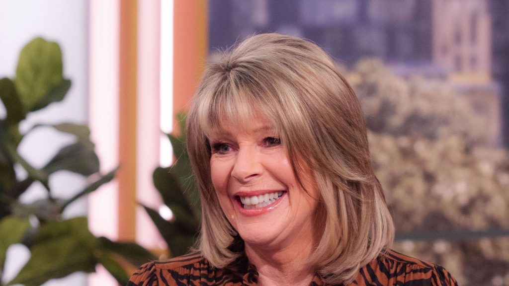Ruth Langsford sfoggia un audace stile animalier: versatile e di tendenza.