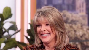 Ruth Langsford sfoggia un audace stile animalier: versatile e di tendenza.