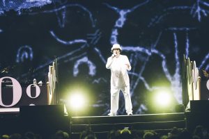 Renato Zero inaugura a Roma il tour “L’Orazero” con uno show spettacolare – Video
