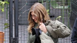 Jennifer Aniston lancia la moda: i jeans straight-leg diventeranno un must nel 2026.