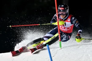 Shiffrin vince lo slalom notturno di Flachau, Della Mea chiude undicesima.