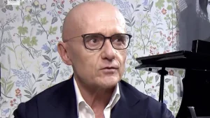 Signorini: silenzio, processi online e titoli inventati fra verità e polemiche