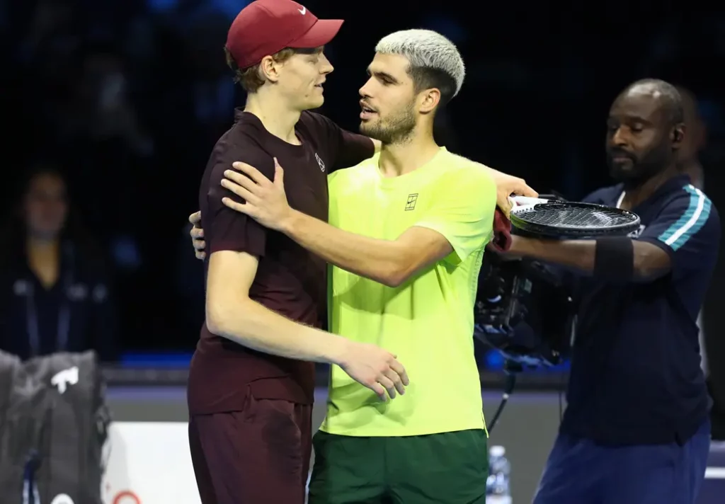 Alcaraz trionfa su Sinner in due set nell’esibizione di Seul: spettacolo assicurato!