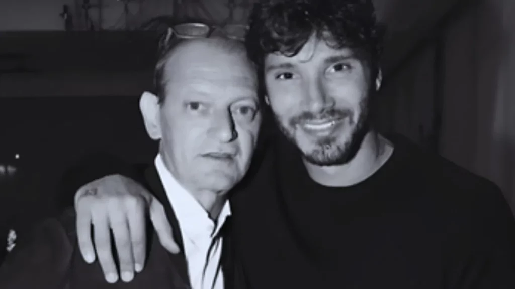 De Martino, perché nessuna foto del funerale del padre è mai stata pubblicata