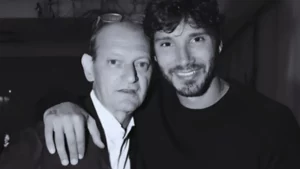 De Martino, perché nessuna foto del funerale del padre è mai stata pubblicata