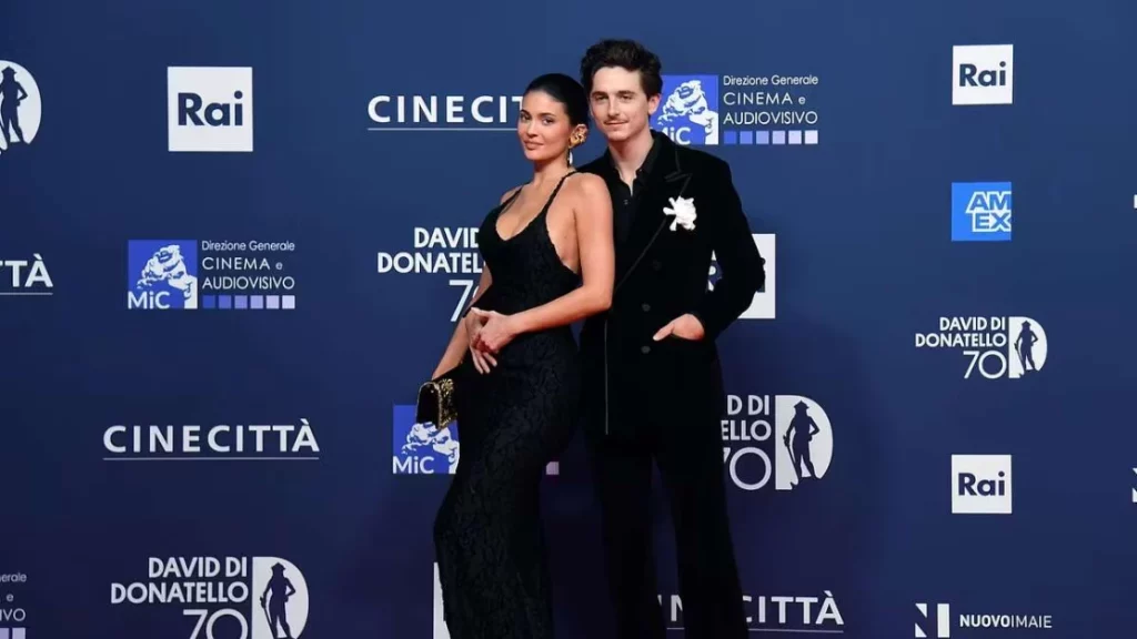 Timothée Chalamet sorprende: dedica d’amore a Kylie Jenner conquista il pubblico sul palco.