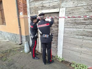 Donna di 65 anni gravemente ferita a Torino: colpita con pistola sparachiodi dalla figlia.