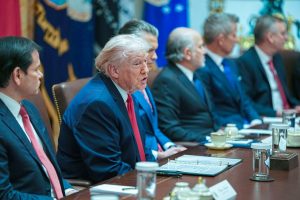 Trump: “Putin sospende attacchi per una settimana.” Zelensky esprime gratitudine a Biden.