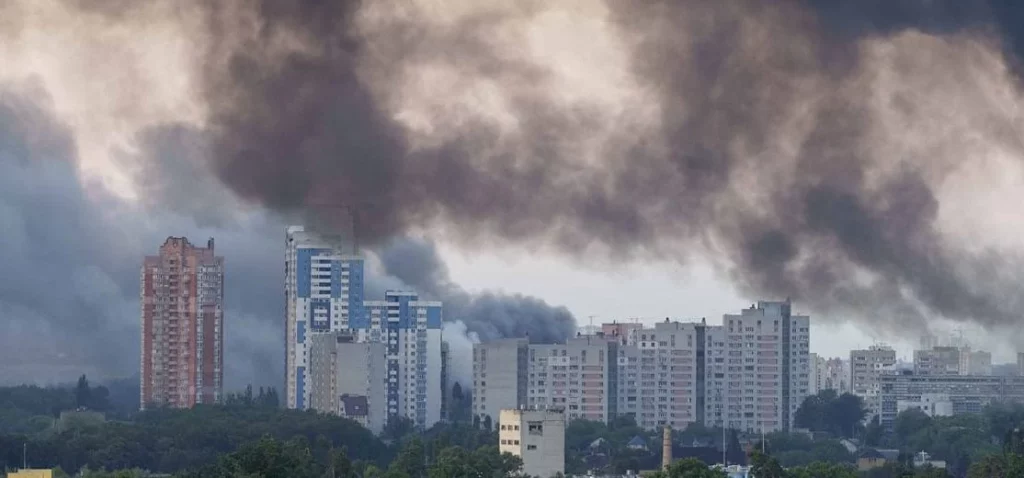 Raid notturni russi in Ucraina: Zelensky avverte, “popolazione sotto forte pressione”