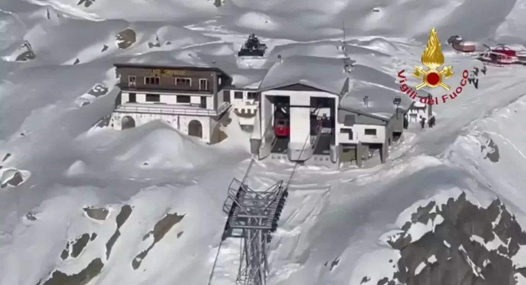 Incidente alla funivia di Macugnaga: quattro feriti e evacuazione in corso, guarda il video.