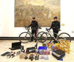 Ladro seriale di 18 anni arrestato a Tortona: serie di furti sventata.