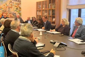 Liguria: Tavolo di concertazione per politiche abitative riunito per affrontare le sfide.