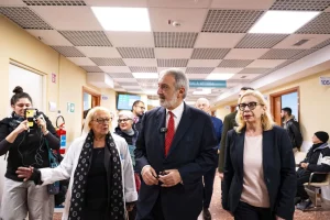 Rocca inaugura tre Case della Comunità ad Asl Roma 1, un passo verso il benessere sociale.