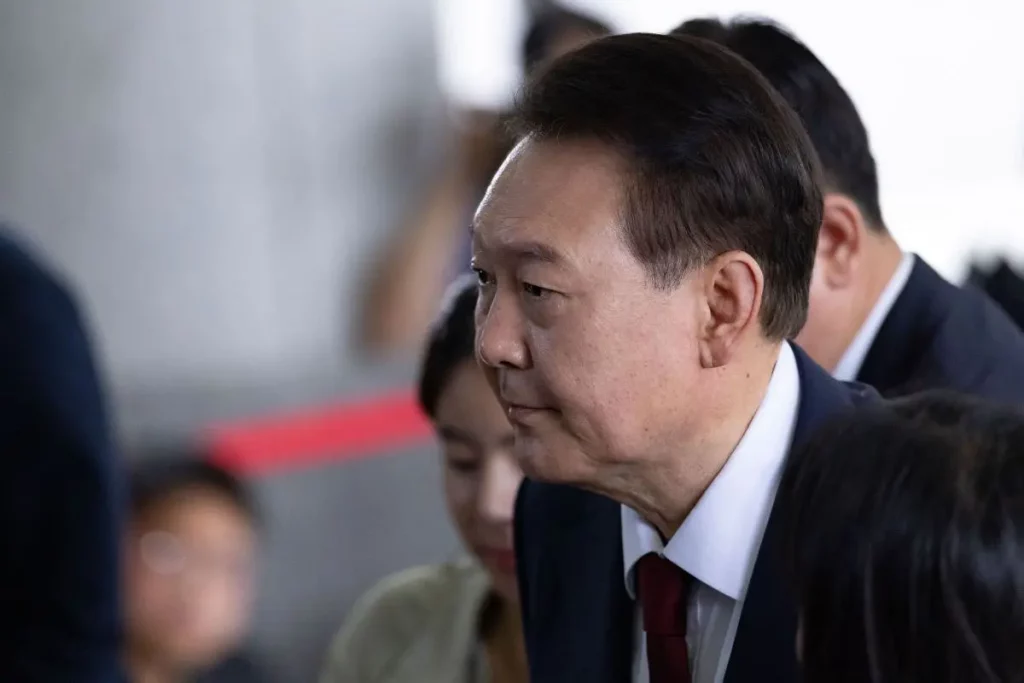 Pena di morte chiesta per l’ex presidente sudcoreano Yoon Suk Yeol. Scopri perché.