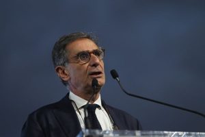 Confronto al Mase sulla gestione del lupo: Barbaro punta a un equilibrio nelle aree protette.