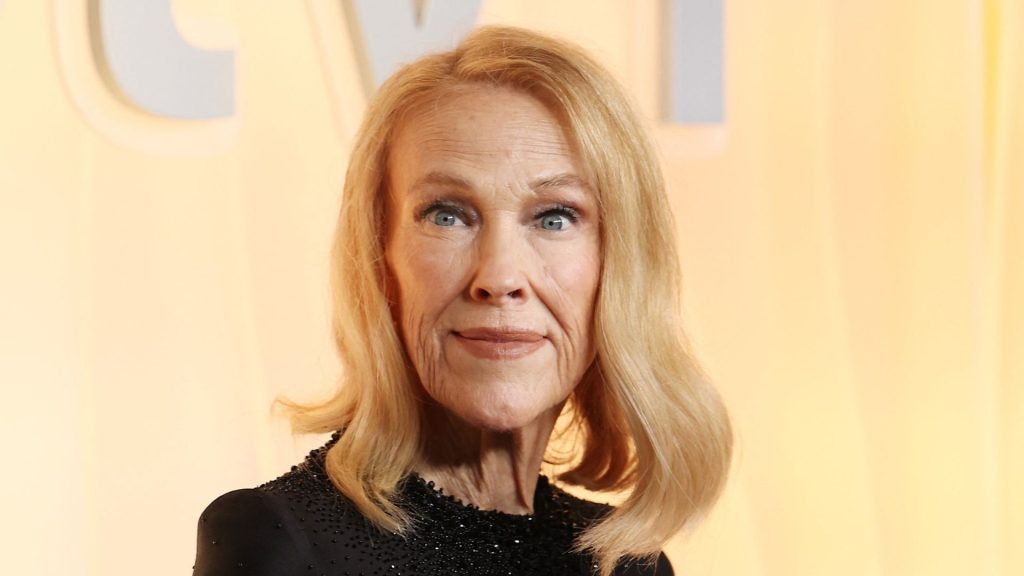Addio a Catherine O’Hara: l’iconica attrice muore a 71 anni, un grande talento ci lascia.