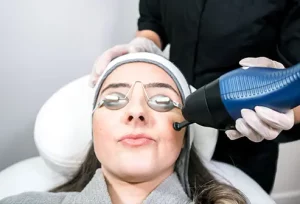 Benefici della terapia con luce rossa: miglioramento pelle, dolore e infiammazioni rapide