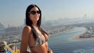 Elisabetta Gregoraci: ancora sole e bikini a Dubai durante le vacanze di Natale.