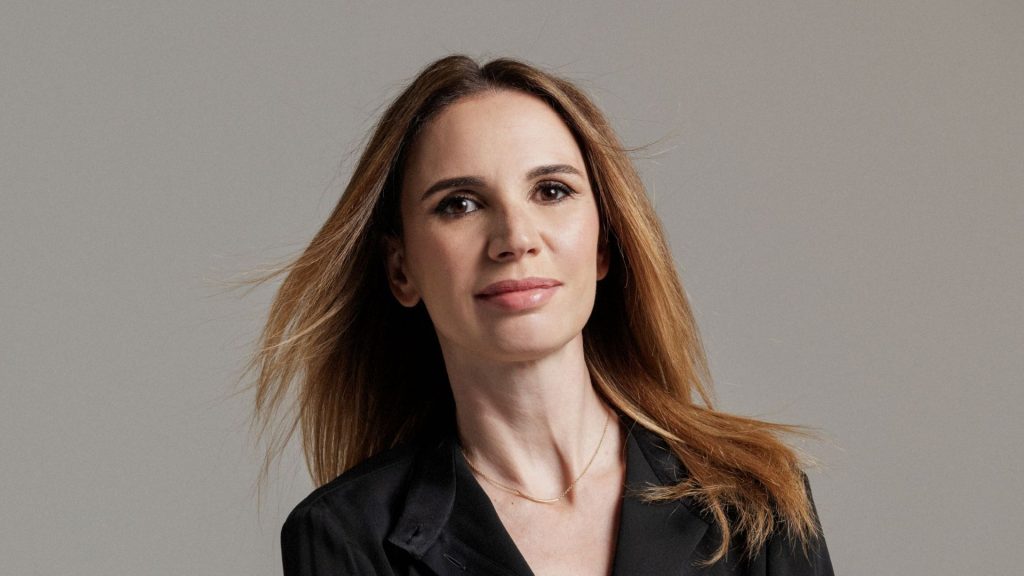 “Peccato” con Emanuela Fanelli: una serie che esplora le sfide della vita moderna.