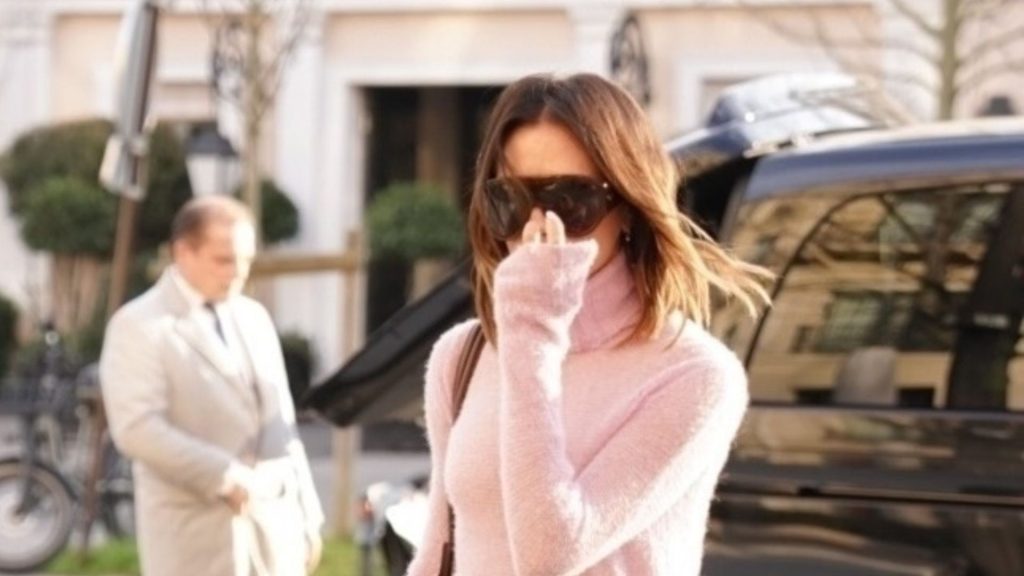 Baby Pink: La Tendenza del 2026 secondo lo Stile Unico di Victoria Beckham