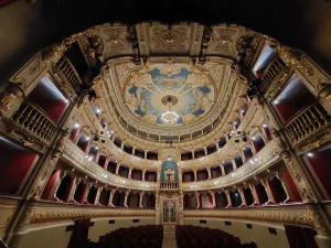 Il teatro Girolamo Magnani di Fidenza riapre, riportando alla luce la sua storica bellezza.