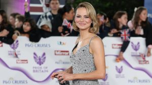 Kara Tointon spiega perché ha scelto la doppia mastectomia dopo la morte della madre.